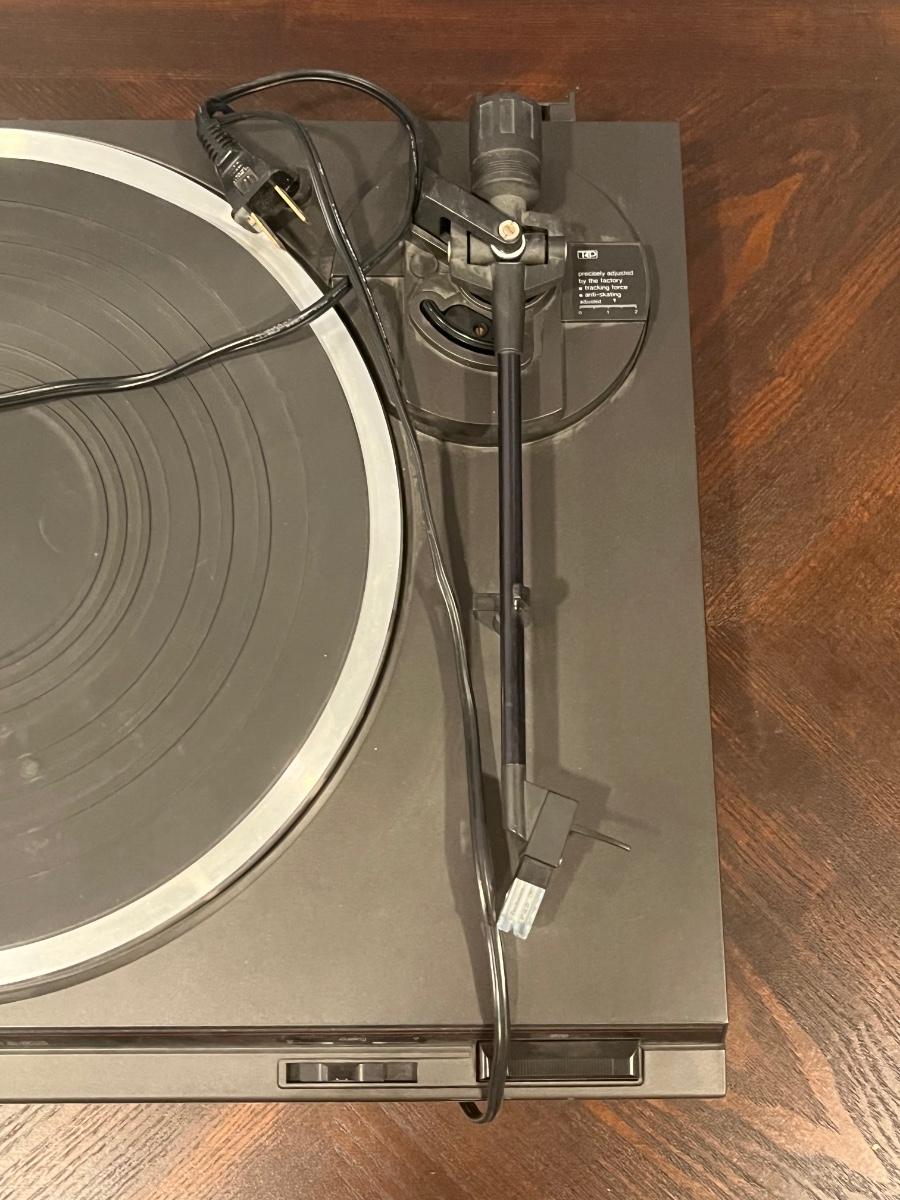 LOT 398C Vintage Technics Record Player