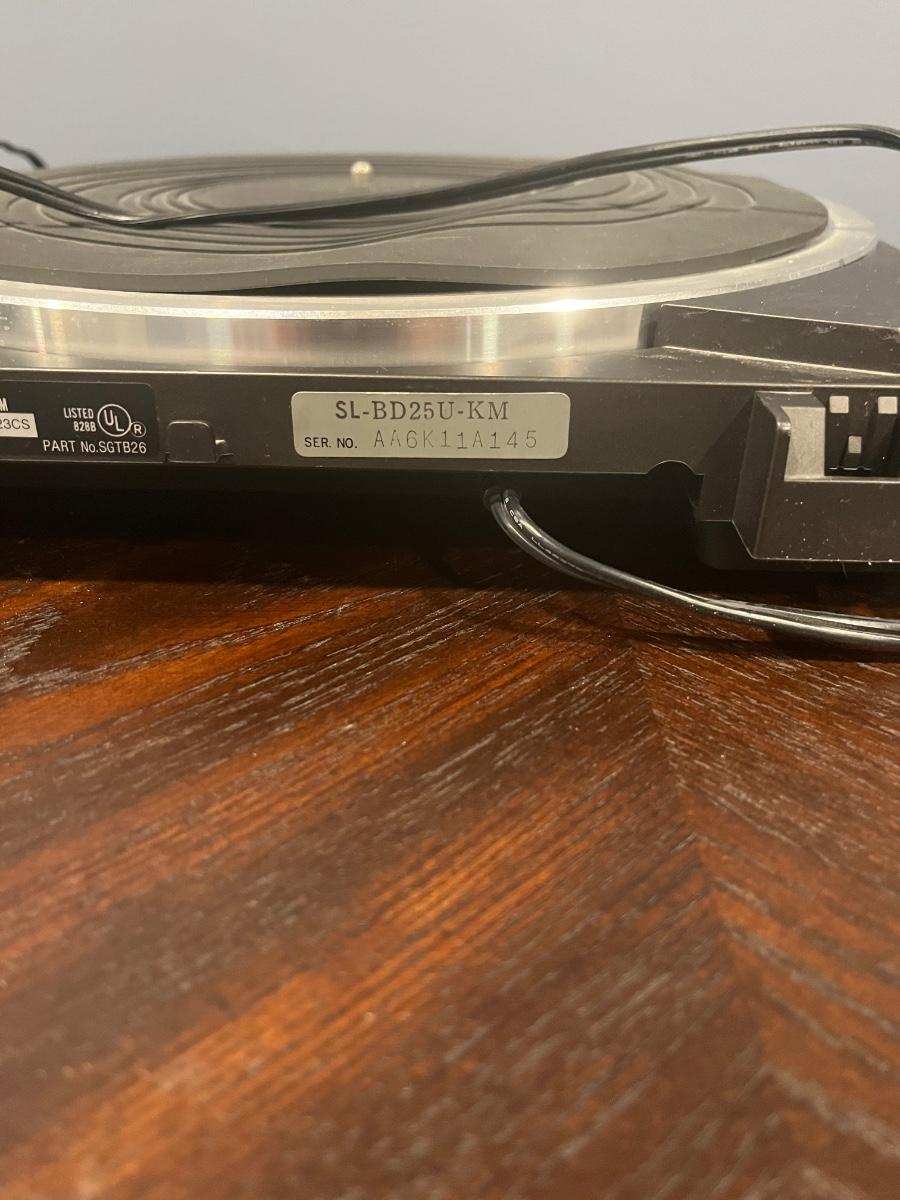 LOT 398C Vintage Technics Record Player