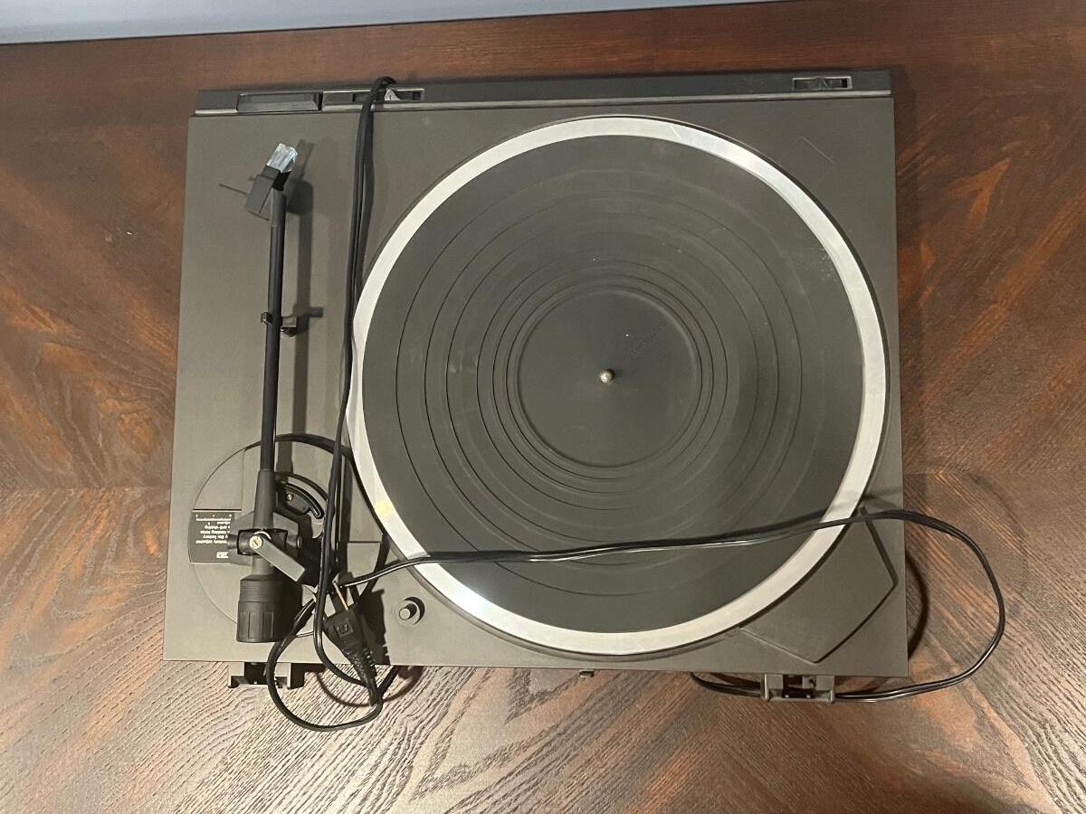 LOT 398C Vintage Technics Record Player