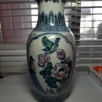 Vintage 19in tall oriental Vase