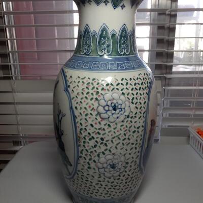 Vintage 19in tall oriental Vase