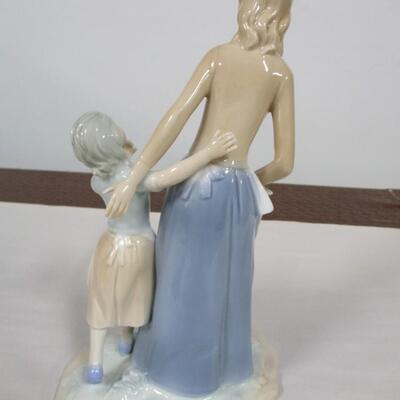Porcelain Mother & Daughter Figurine
