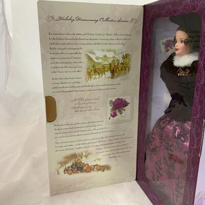 -33- Holiday Traditions Barbie (1996) | Hallmark