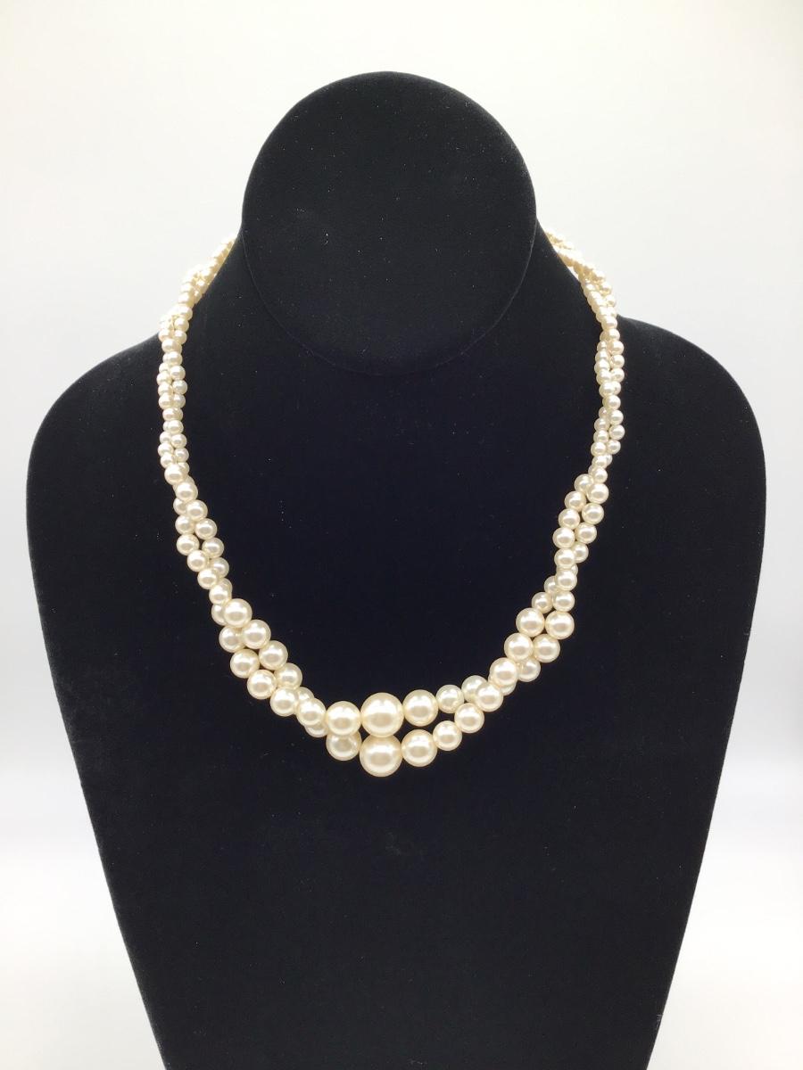 RMN pearl type necklace | EstateSales.org
