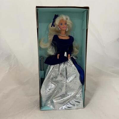 -37- Winter Velvet Barbie (1995) | Avon Exclusive