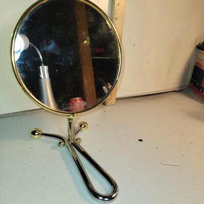 Adjustable counter mirror 2 sided magnifier