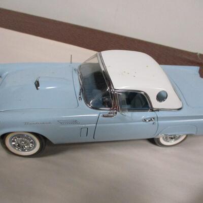1:18 -  1963 Ford Thunderbird - 1946 Ford Sportsman