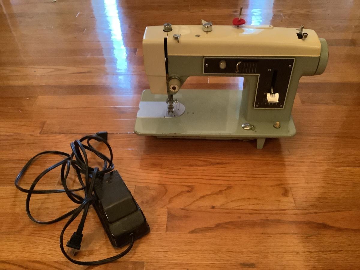 Sears Kenmore Sewing Machine | EstateSales.org