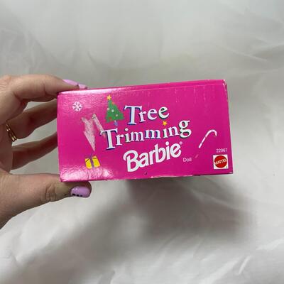 -45- Holiday Season Barbie (1996) | Tree Trimming Barbie (1998)