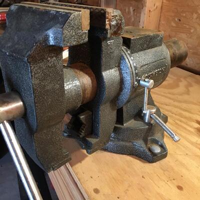 COLUMBIAN Bench Vise with angular & length measurements