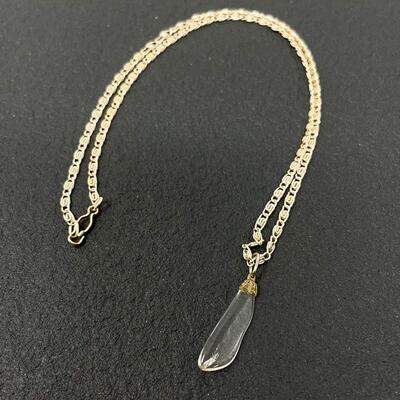 SILVER TONED CHAIN NECKLACE W/ CLEAR PENDANT