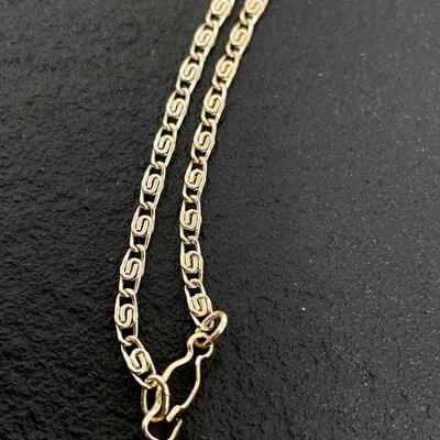 SILVER TONED CHAIN NECKLACE W/ CLEAR PENDANT