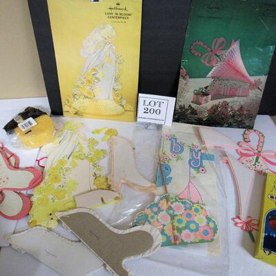 Lot of Older Honeycomb Tissue Decorations