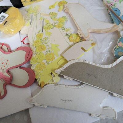 Lot of Older Honeycomb Tissue Decorations