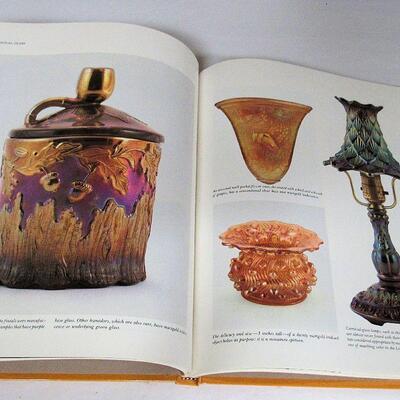 Collectors Encyclopedia Hard Cover Book From Buttons - Chess Sets