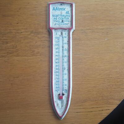 Vintage Metal AG Center Thermometer