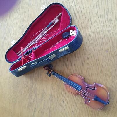 Miniature Wood Violin with Bow & Case