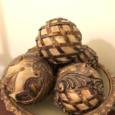 Cream & Gold Decorative Clock and Bowl with 4 Ornamental Balls (UO-JF)