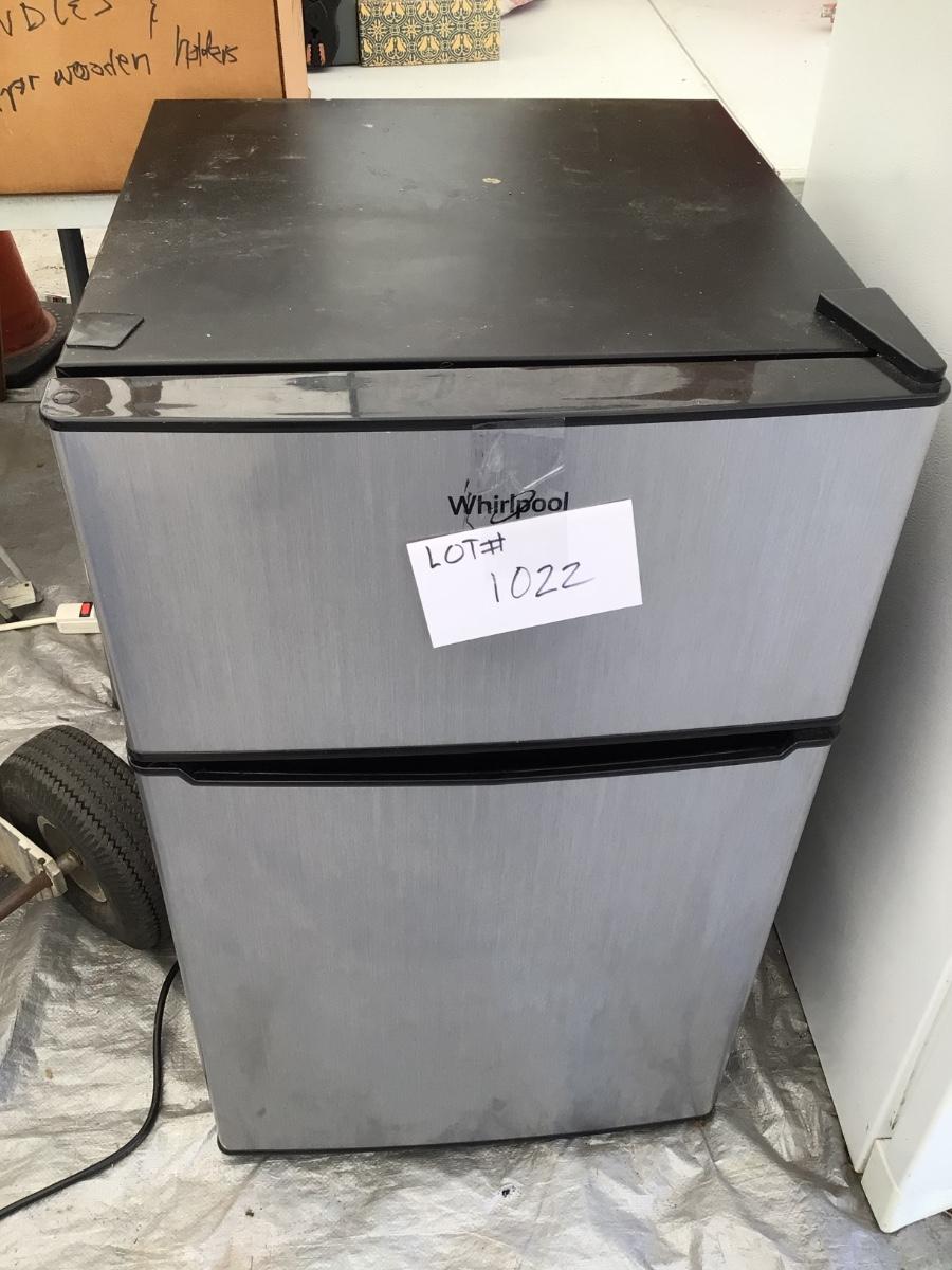 1022 Whirlpool Mini Refrigerator & Freezer Model WH31S1E