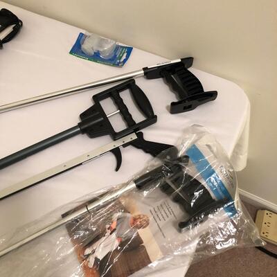HoMedics Chair Back Massager, 4 Reacher Grabber Tools, Heating Pad & More (UO-JF)
