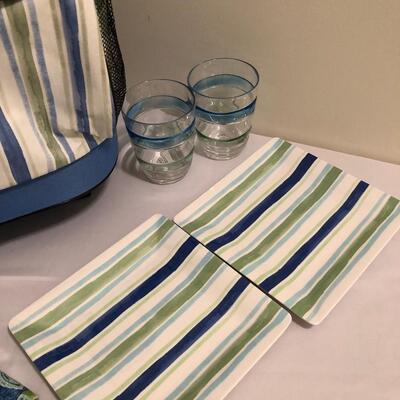 Rolling Insulated Cooler with Matching Picnic Ware  (UR-JF)