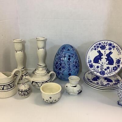 Lot 963 Lot of The Potting Shed Dedham Style Bunny Pottery Set