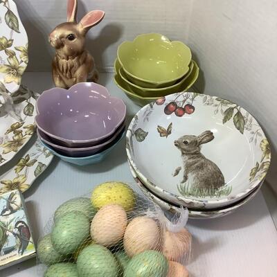 Lot 965. Sweet Porcelain Easter Bunny Plate Set ( Pier 1 ), Lotus Bowls