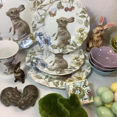 Lot 965. Sweet Porcelain Easter Bunny Plate Set ( Pier 1 ), Lotus Bowls