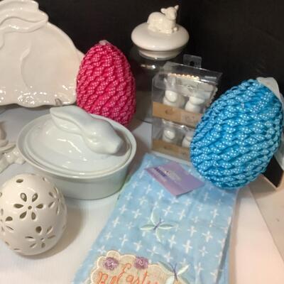 Lot 971  White Porcelain Easter Decor Items / Paper Products/Crochet Covered Eggs