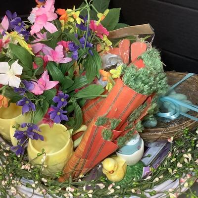 Lot 982  Majolica Easter Pottery Basket