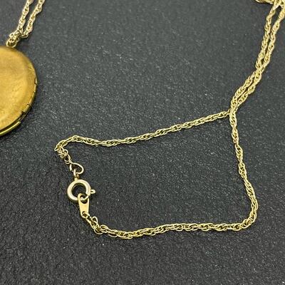 VINTAGE GOLD-TONED FLORAL LOCKET