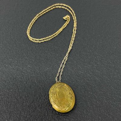 VINTAGE GOLD-TONED FLORAL LOCKET