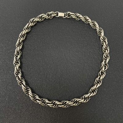 CHUNKY SILVER-TONED TWISTED CHAIN NECKLACE
