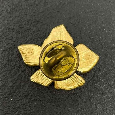 GOLD-TONED FLOWER PIN W/ PURPLE STONE