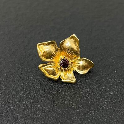 GOLD-TONED FLOWER PIN W/ PURPLE STONE