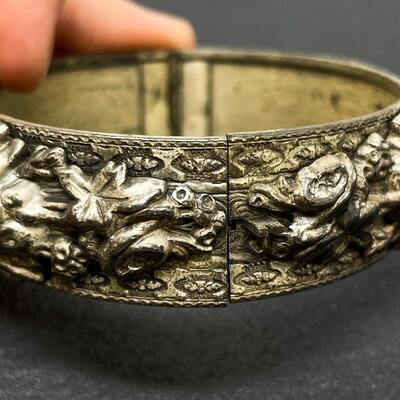VINTAGE SILVER-TONED HINGED CUFF BRACELET W/ FLORAL DESIGN