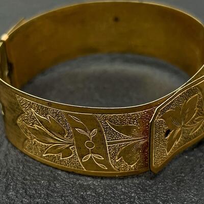 VINTAGE METAL BELT-STYLE CUFF BRACELET