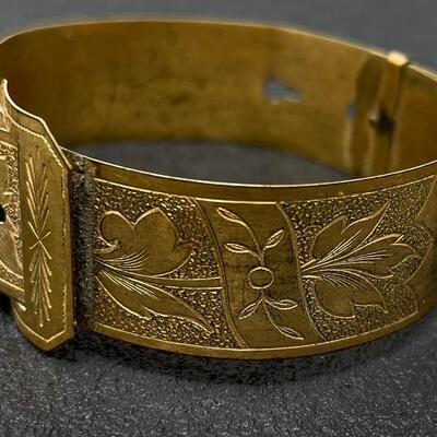 VINTAGE METAL BELT-STYLE CUFF BRACELET