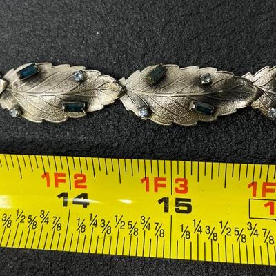 VINTAGE HOBÃ‰ SILVER-TONED LEAF NECKLACE & EARRINGS SET