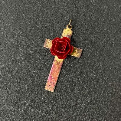 CROSS PENDANT W/ RED ROSE