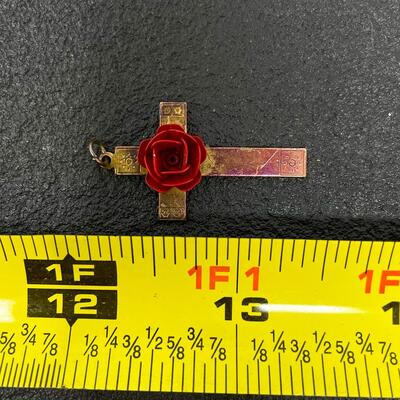 CROSS PENDANT W/ RED ROSE