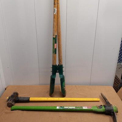 LOT 26  SLEDGEHAMMER, PICKAXE AND POST HOLE DIGGER