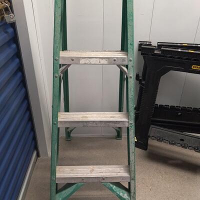 LOT 7  WERNER 4' LADDER AND A PAIR OF STANLEY SAWHORSES