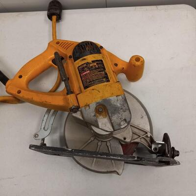 LOT 11  DEWALT FRAMING SAW AND A HEAVY-DUTY EXTENSION CORD