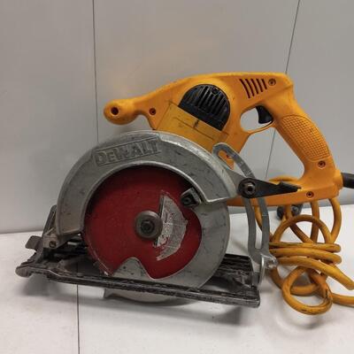 LOT 11  DEWALT FRAMING SAW AND A HEAVY-DUTY EXTENSION CORD