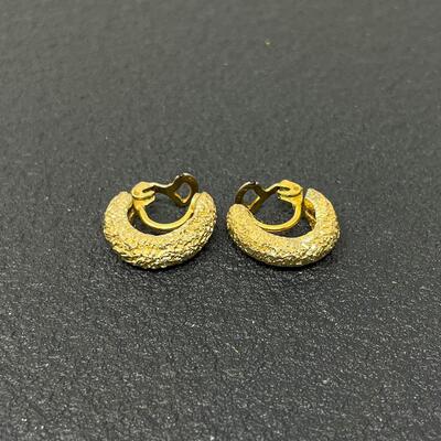 VINTAGE GOLD-TONED SMALL HOOP EARRINGS