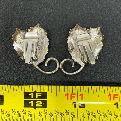 VINTAGE SILVER-TONED LEAF EARRINGS