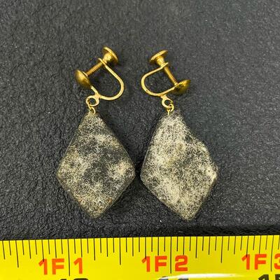 VINTAGE BLACK & GOLD LEAF? DANGLE EARRINGS