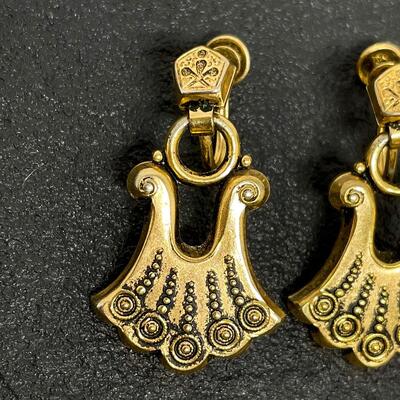 VINTAGE GOLD-TONED DANGLE EARRINGS