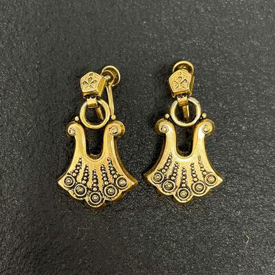 VINTAGE GOLD-TONED DANGLE EARRINGS